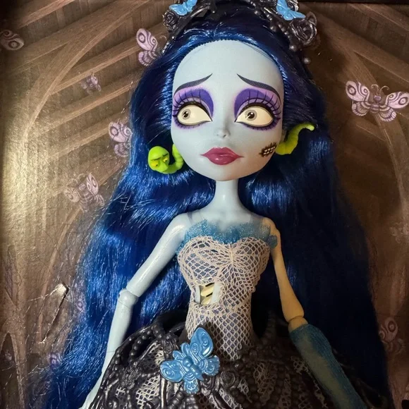 Monster High Skullector Doll -Emily - Picture 4 of 10